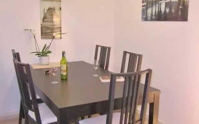 Beautiful quiet full serviced flat - excellent location 3