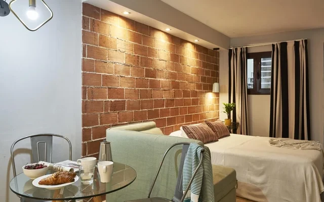 Confy studio right in the city centre, steps from the BeachCarrer de Guardia 3