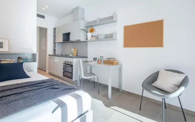Deluxe Studio with balcony (Students only) 1