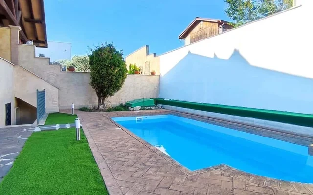 Villa con piscina Via Bustini 7 posti letto (2 letti aggiuntivi su richiesta)-  Infernetto 0