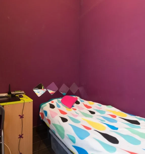 Suitable single bedroom ina 4-bedroom flat, in Puerta del Angel