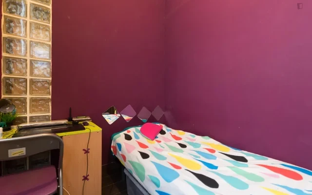 Suitable single bedroom ina 4-bedroom flat, in Puerta del Angel 0