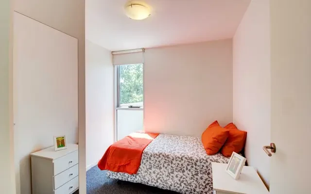 1 Queens Avenue 4