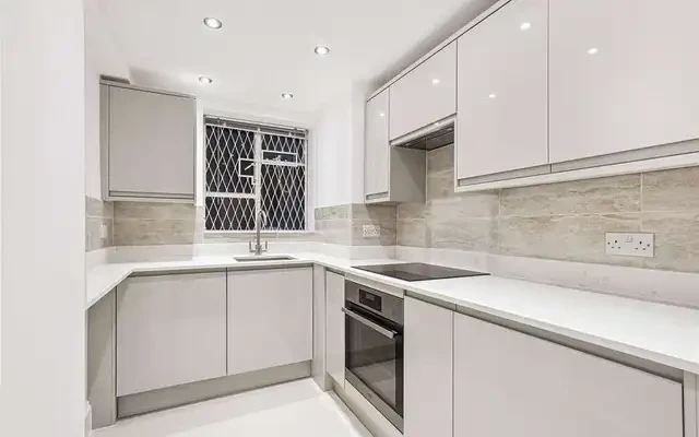 Hans Crescent 1