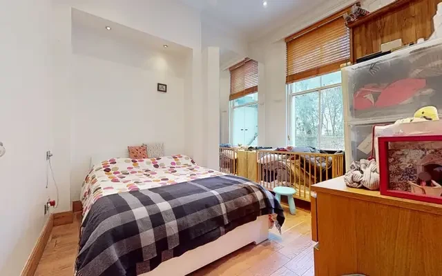 Eardley Crescent 12642# 2