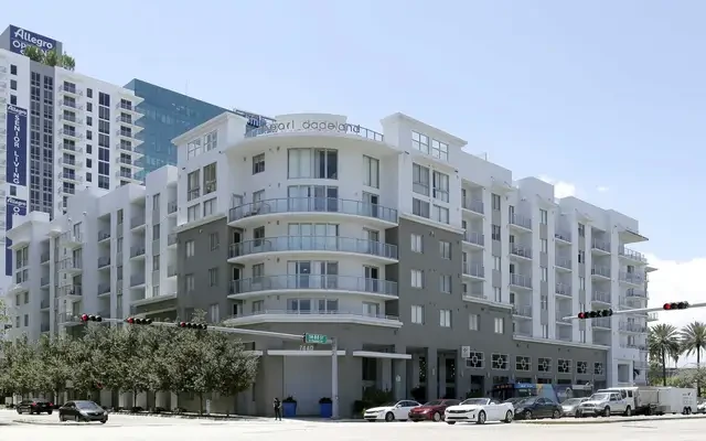 Pearl Dadeland 2