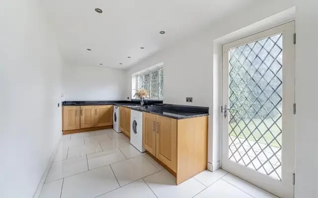 Ashley Road, Walton-On-Thames, KT12 1HG 4