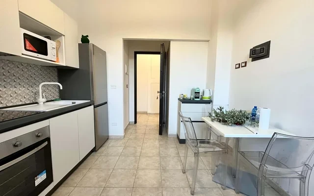 Bilocale arredato in via Irnerio per affitti mensili (2) 0