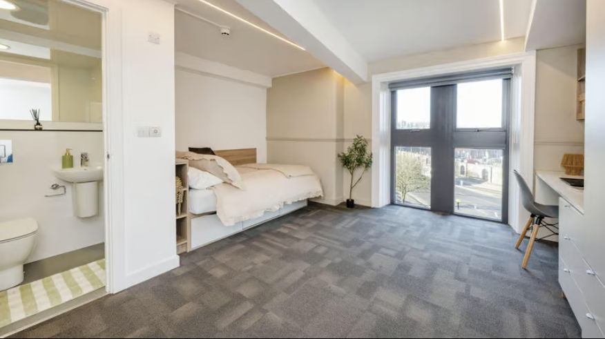 Deluxe Plus Single Ensuite