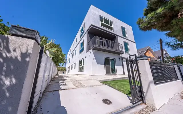 1595 W 35th Pl 0