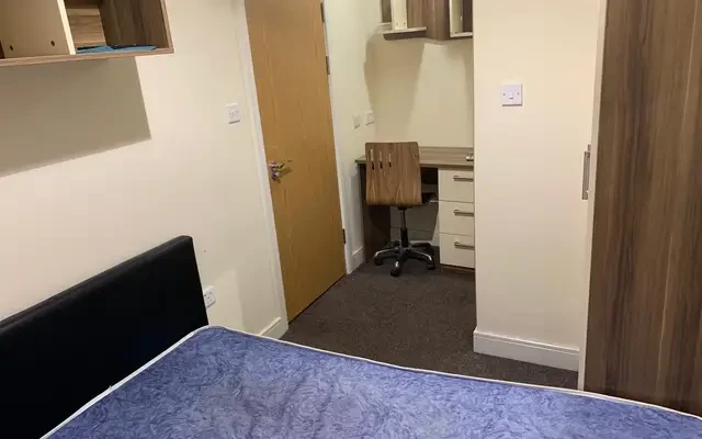 Shared Place·8B8B···181 Tiverton Rd 3