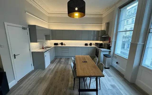 Room 9 , Queens Road, BS8 1QP 2