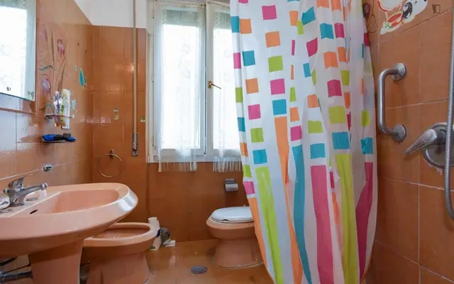 Bed in nice twin bedroom near Villa Doria Pamphili 2