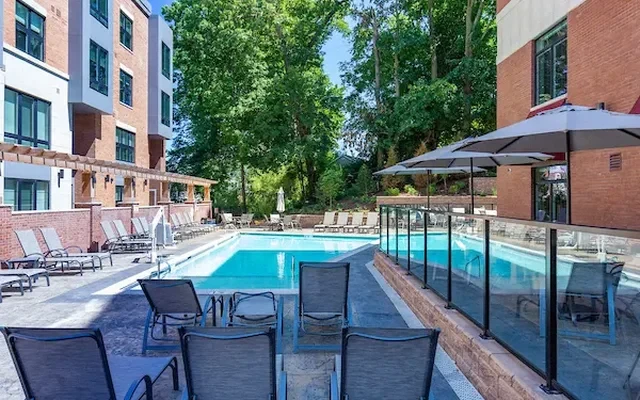 Rose Hall - Madison NJ student accommodation - Swimming pool