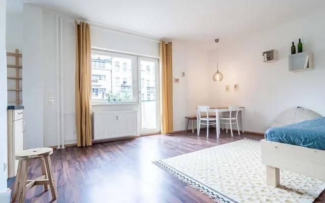 Sheila: Studio Apartment mit Balkon in Charlottenburg 2