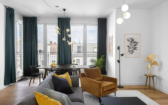 Beautiful 5 rooms and 2 balconies in a top location in Prenzlauer Berg 0