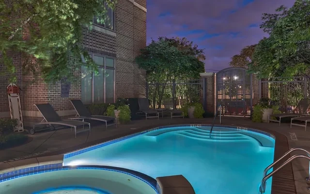 The Crescent at Fells Point 1