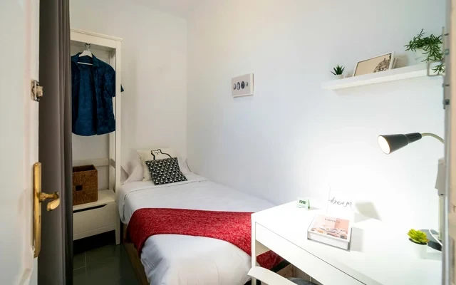 PIZ - Carrer Pizarro Valencia 46004 Spain 1