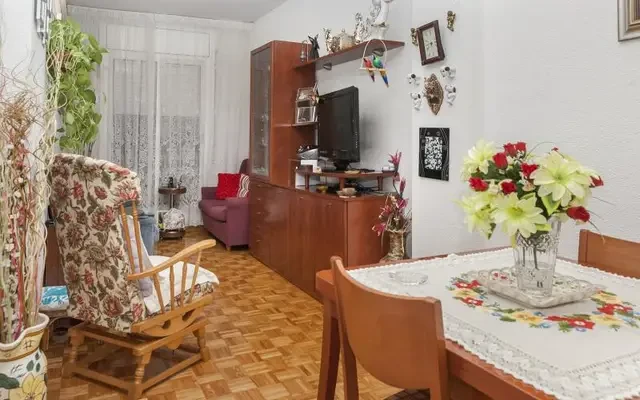 Good looking single bedroom close to UPC - Campus Sud, for a tenant that speaks Spanish 1