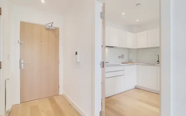 Waterford Court, London E14 4