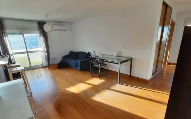 High-floor two-bedroom apartment with terrace in Lisbon 4