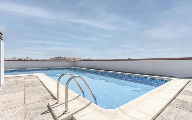 Beraldi - 1 bedroom and shared pool in Trafalgar 0