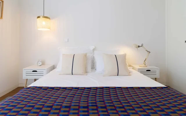 Stylish 1-Bedroom Apartment with Balcony on Rua do Carmo, Porto 3
