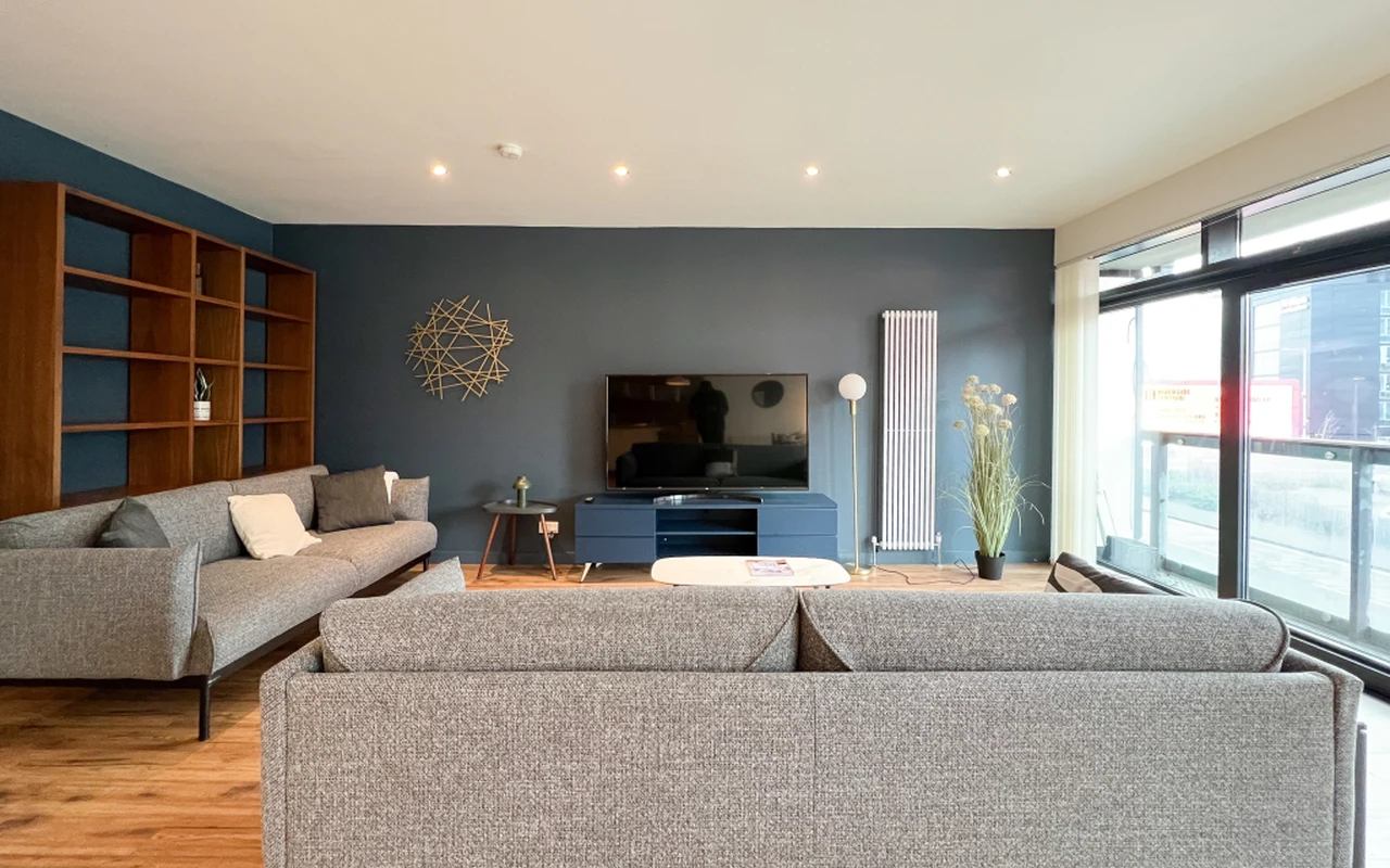 Lovely Spacious 2 bed Apartment with Hydro Views 7
