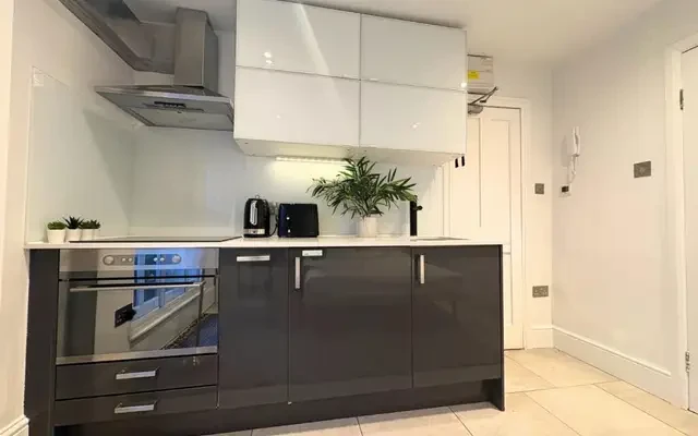 LH-191 Gloucester Place 3