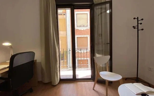 Piso de 7 habitaciones en Ciutat Vella 2