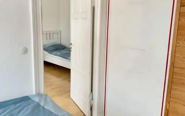 Cosy single bed in twin bedroom in Tiergarten 0