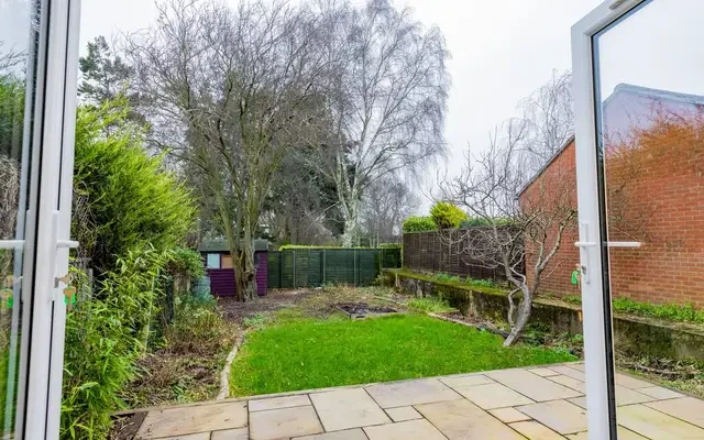 5 bed house (sleeps 9) with parking 2