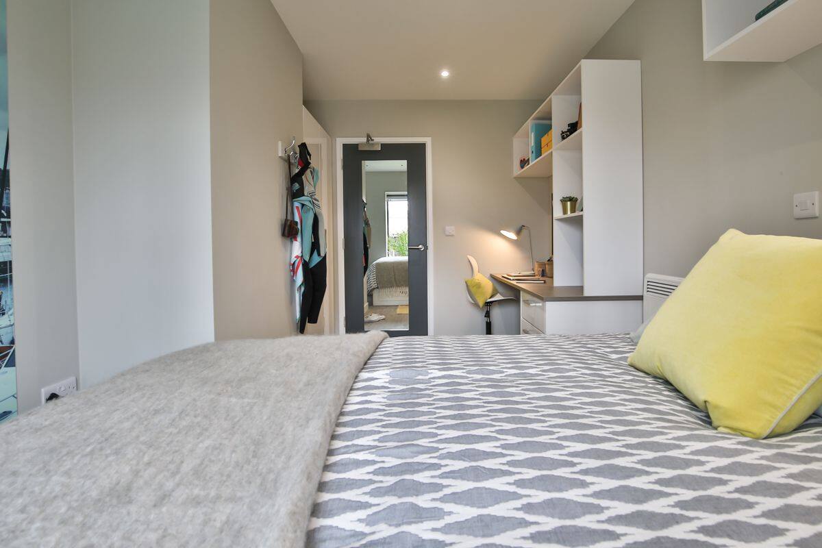 Classic 4 Bed Shared House - Balcony