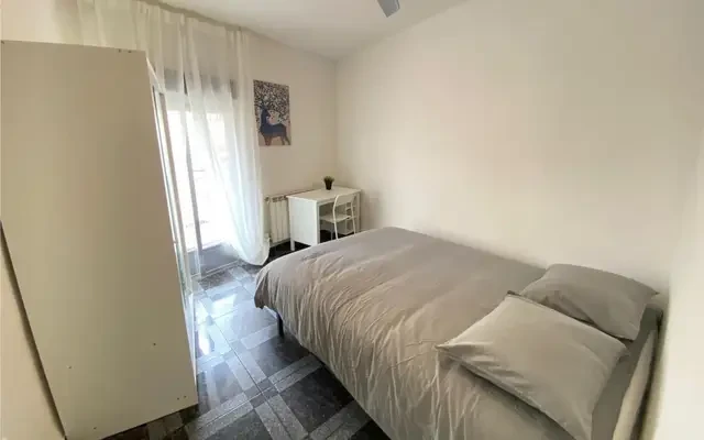 Attractive single bedroom with balcony - Madrid student accommodation - Single Bedroom with Balcony