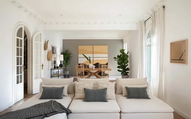 Tanah - 3 bedrooms and balcony in Eixample Dreta 0