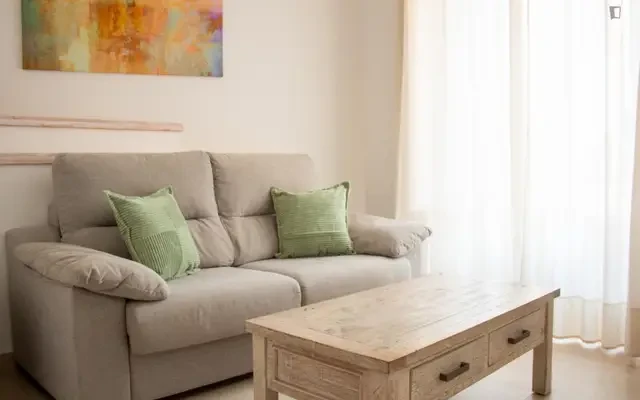 Beautiful studio apartment with balcony and shared rooftop in central Malaga 3