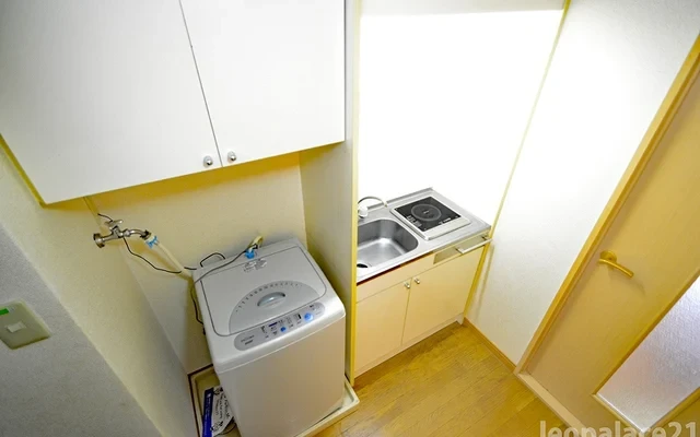 レオパレスハサマ - 由布市(ゆふし)の学生向け宿泊施設 - 105号房间(带独立厨房)