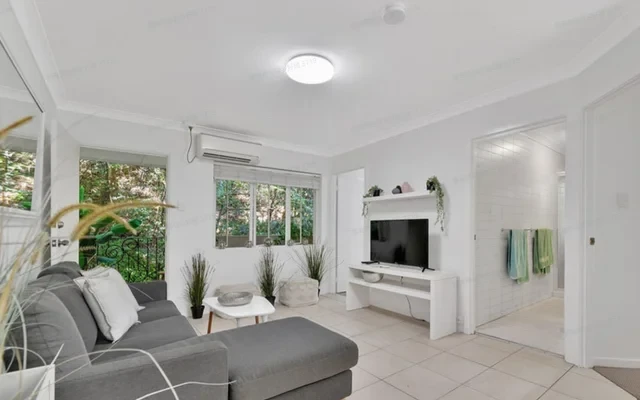 74 SIR FRED SCHONELL DRIVE 4