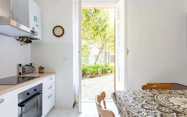 Sunny flat near the beach 4