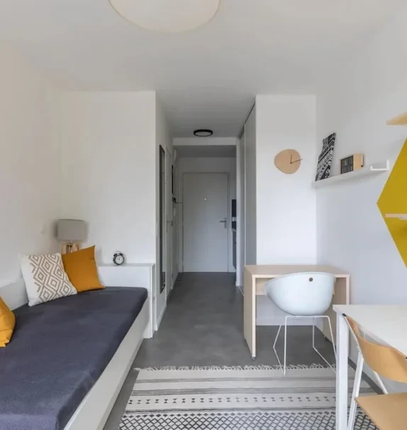 Close to CITE U 14 district, one stop to downtown Paris