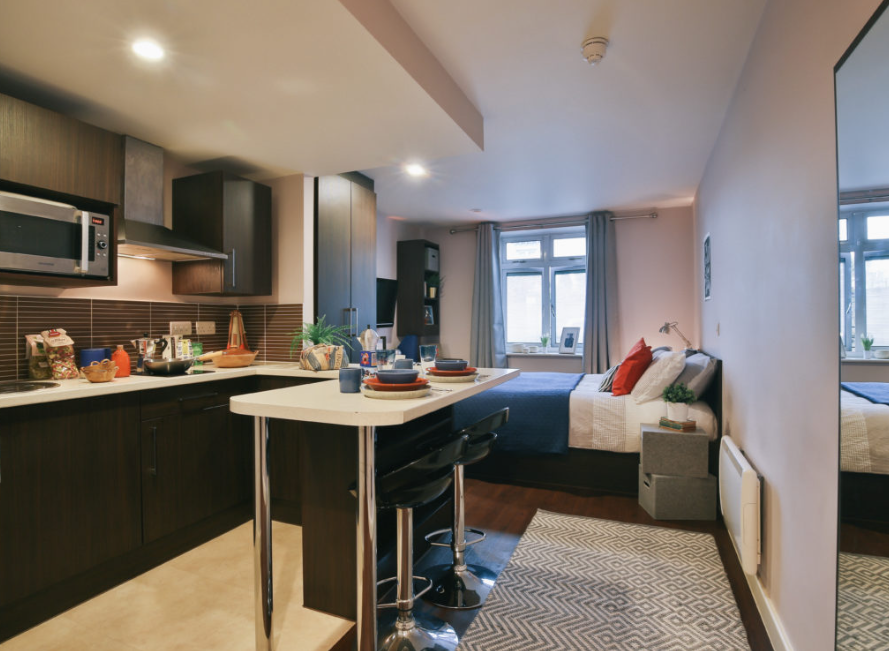 Classic Studio - Churchyard View