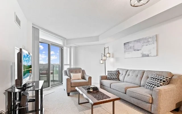 714 - 9 George St N 2