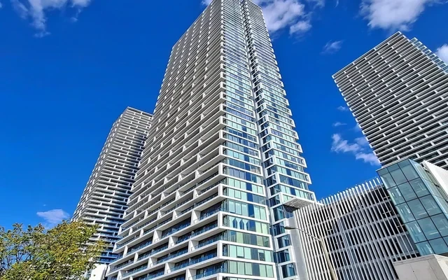 6001 - 950 Portage Pkwy 0