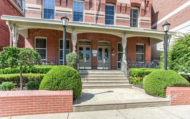 CA - 4113 Walnut Street 0