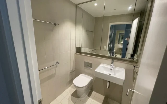 883 Collins Street 3