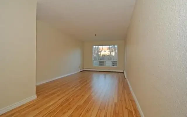 10-214 Harlington Crescent 0