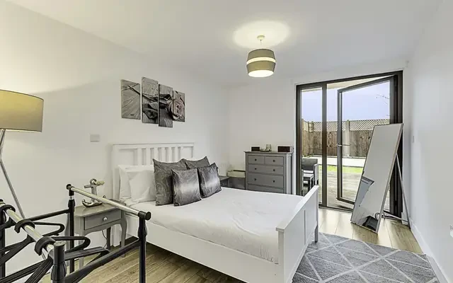 Aldenham Road 12489# 4