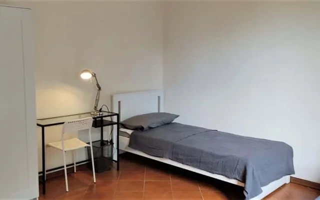 Stanza condivisa in Viale Dei Mille 32 - alloggio per studenti a Firenze