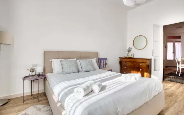 Chic 1-bed flat in De Angeli 3