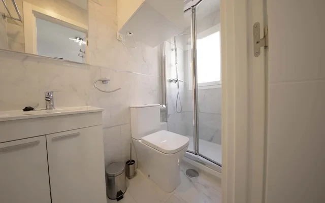 2, Gijon, Madrid, Latina, 28011, ES 3